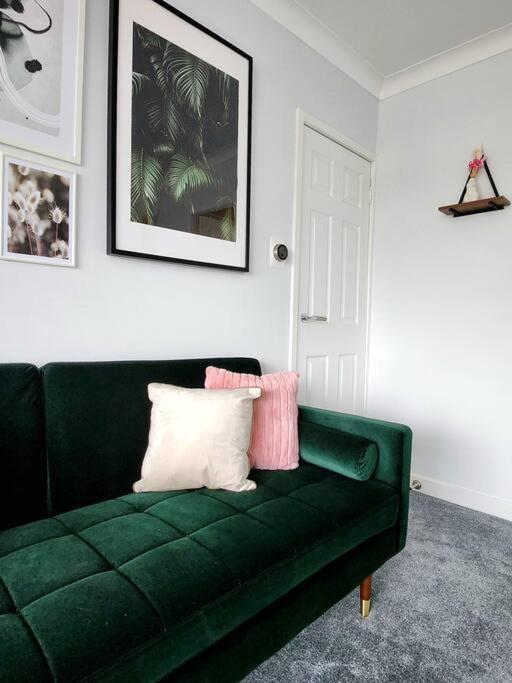 Quirky, Family Home In Glasgow Cardonald Εξωτερικό φωτογραφία